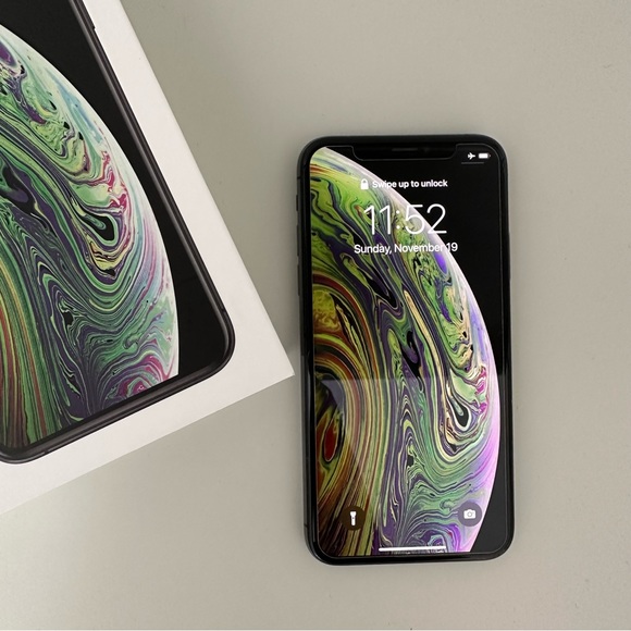 Apple iPhone Xs in Space Gray 256GB Unlocked Like New Condition